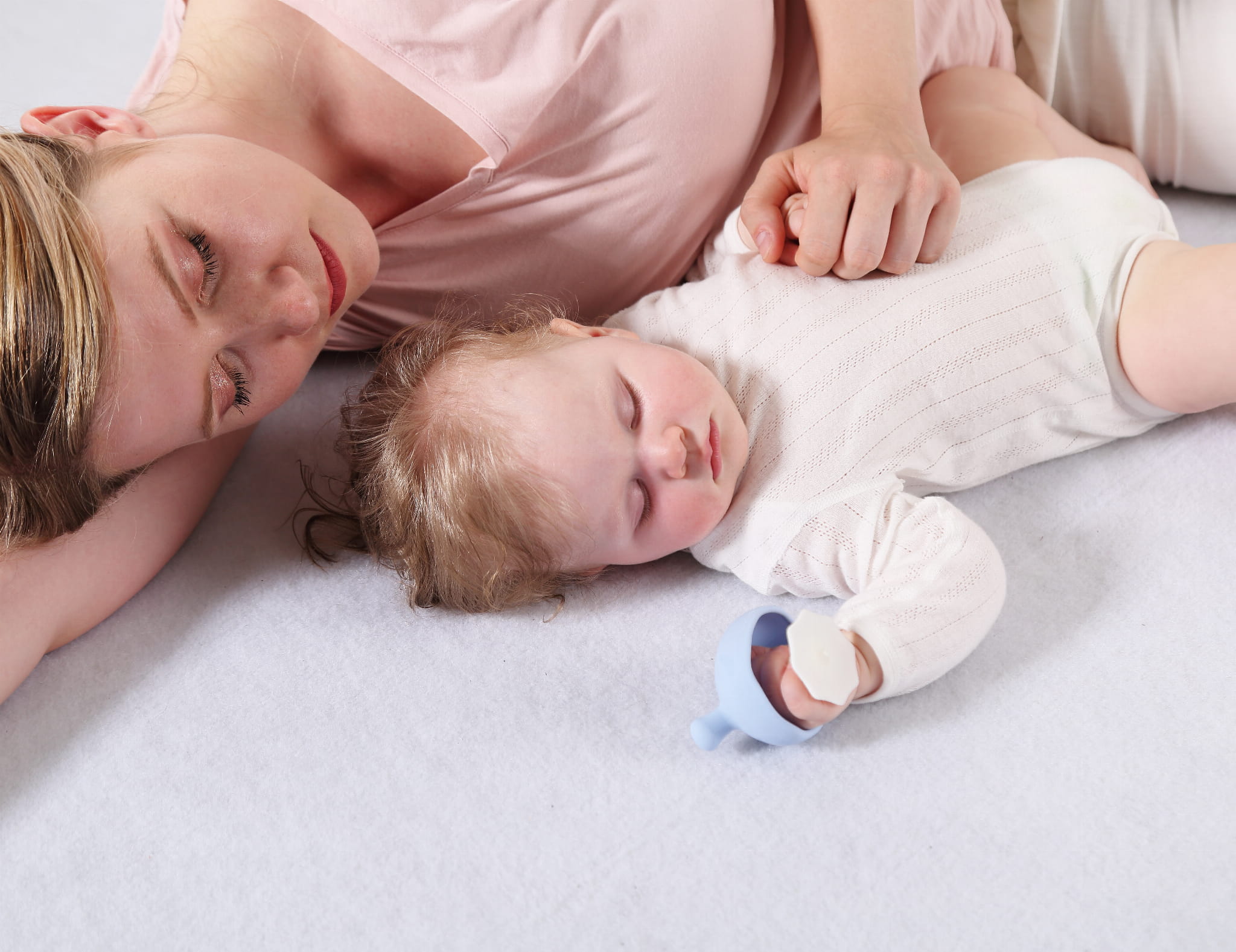 Mombella Gryzak Uspakajający Dla Dzieci Grzybek Light Blue