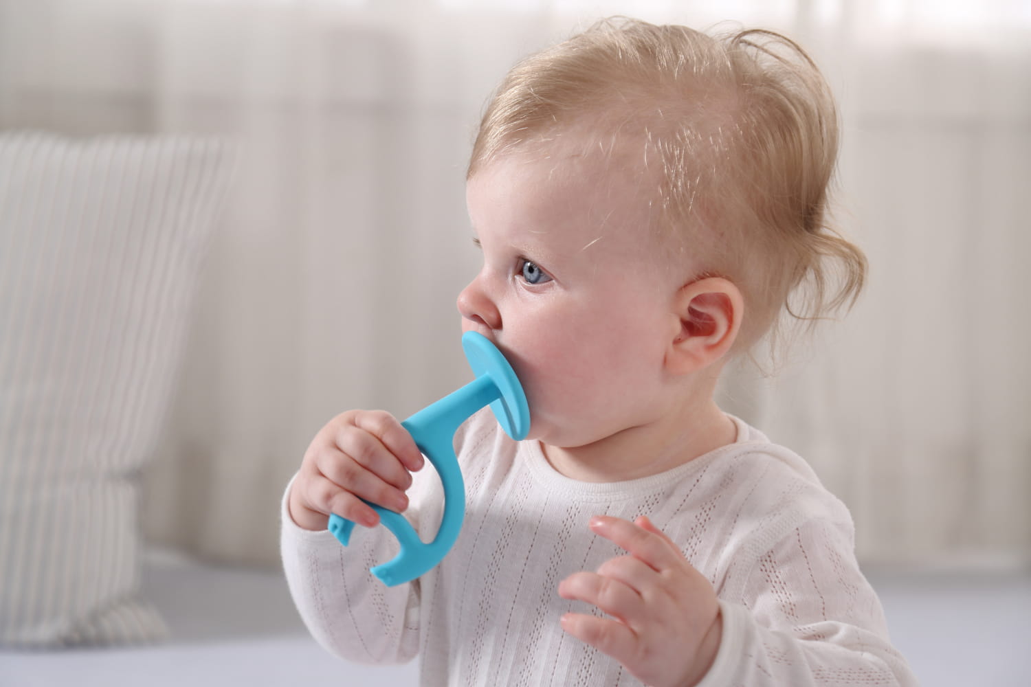 Mombella Silikonowy Gryzak Dla Dzieci Słoń Dancing Elephant Blue
