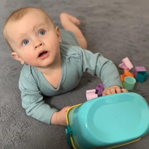 Wiaderko z zabawkami do wkładania Baby Mix