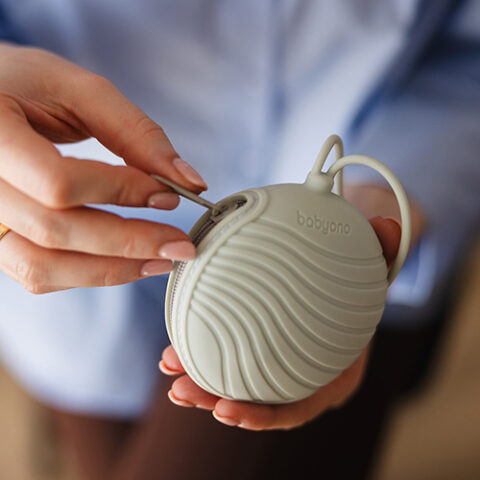 1569_silicone soother case_W03_500x500
